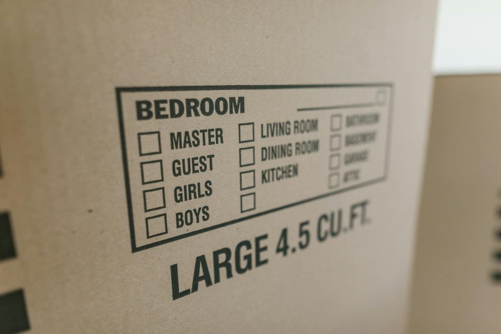 House Moving Mistakes: Avoid 4 Common Pitfalls for a Smooth Transition Label on a cardboard box showing room types for moving, large 4.5 cu ft size.